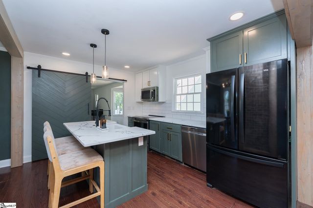 206 Mountain Crest Drive, Taylors, SC 29687