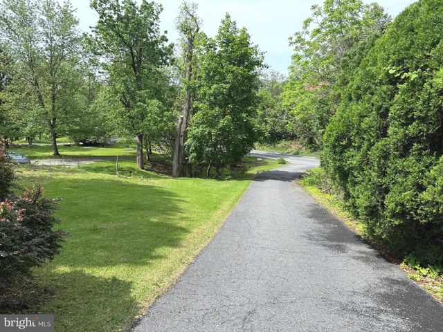 446 N NYES ROAD, Harrisburg, PA 17112