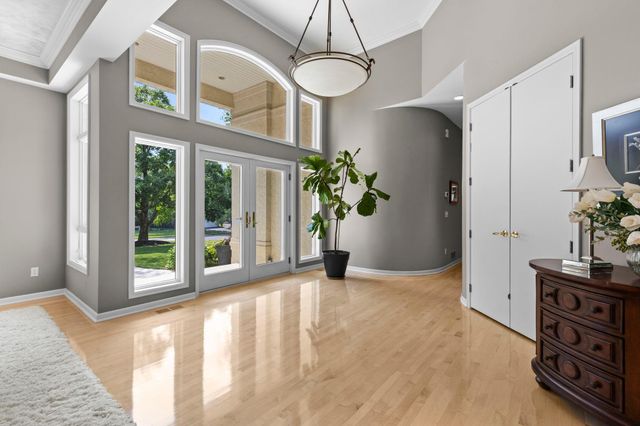 6985 Howard Lane, Eden Prairie, MN 55346