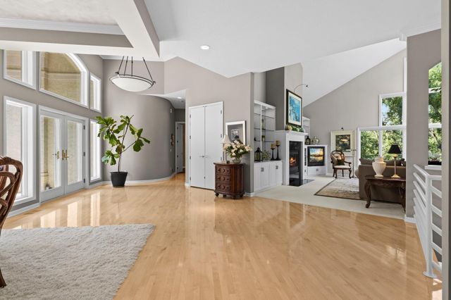 6985 Howard Lane, Eden Prairie, MN 55346