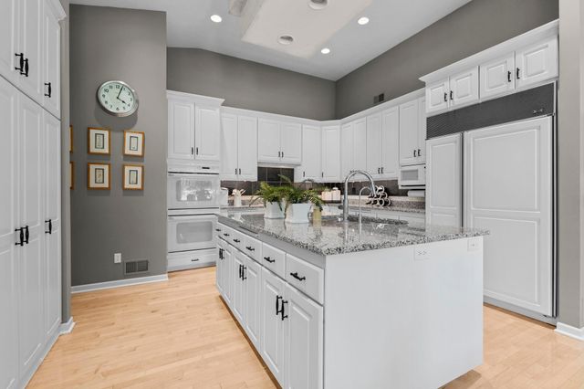 6985 Howard Lane, Eden Prairie, MN 55346