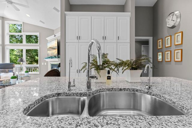 6985 Howard Lane, Eden Prairie, MN 55346