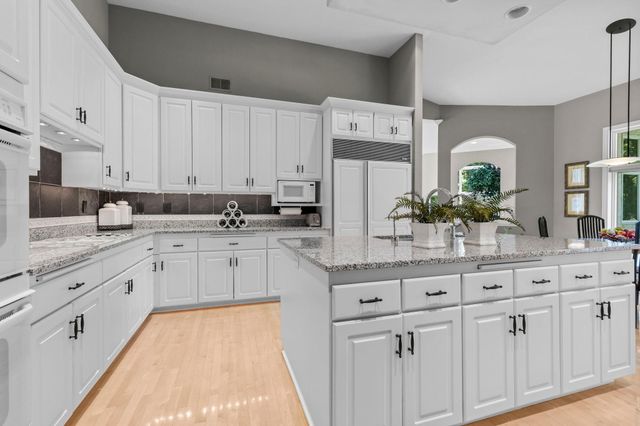 6985 Howard Lane, Eden Prairie, MN 55346