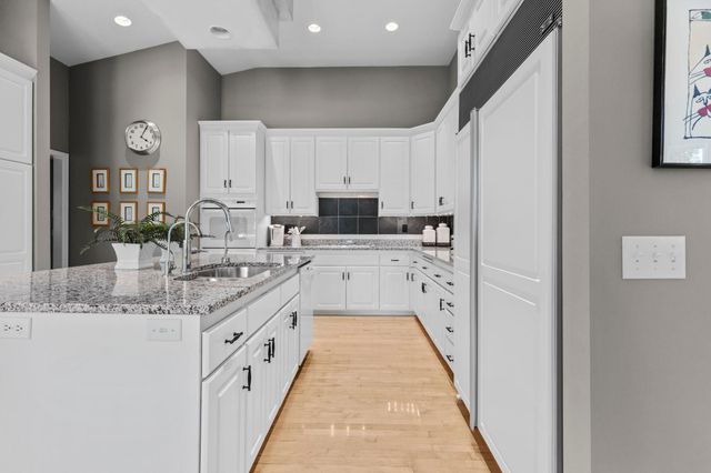 6985 Howard Lane, Eden Prairie, MN 55346