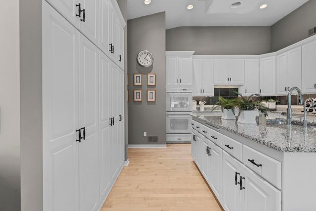 6985 Howard Lane, Eden Prairie, MN 55346