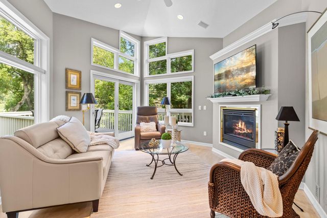 6985 Howard Lane, Eden Prairie, MN 55346