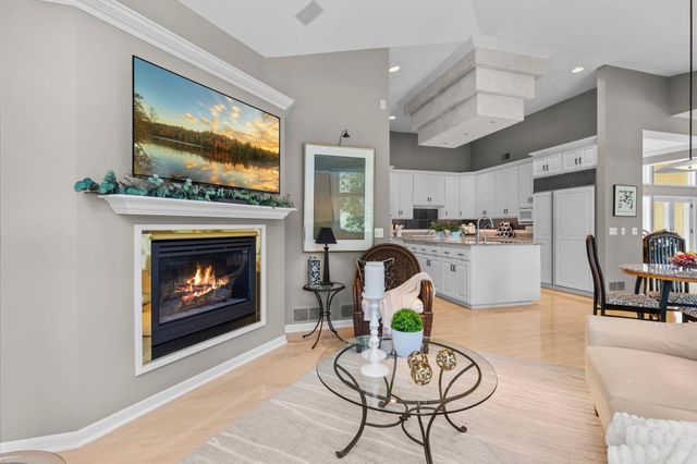 6985 Howard Lane, Eden Prairie, MN 55346