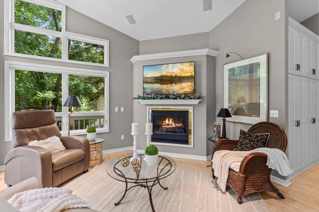 6985 Howard Lane, Eden Prairie, MN 55346