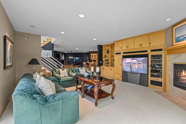 6985 Howard Lane, Eden Prairie, MN 55346