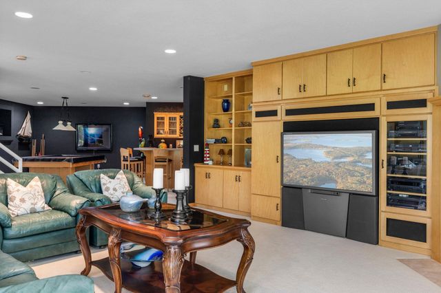 6985 Howard Lane, Eden Prairie, MN 55346