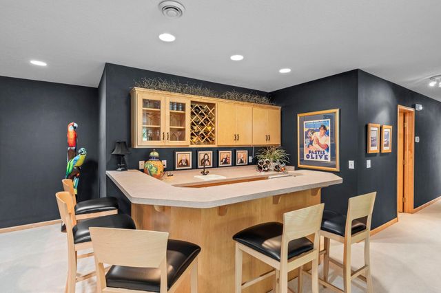 6985 Howard Lane, Eden Prairie, MN 55346