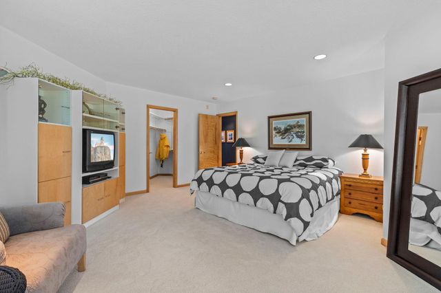 6985 Howard Lane, Eden Prairie, MN 55346