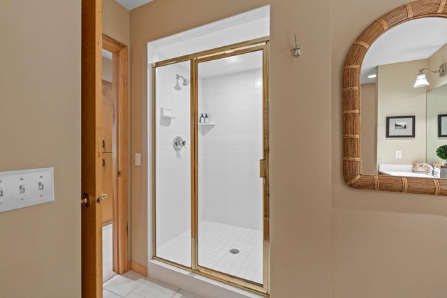 6985 Howard Lane, Eden Prairie, MN 55346