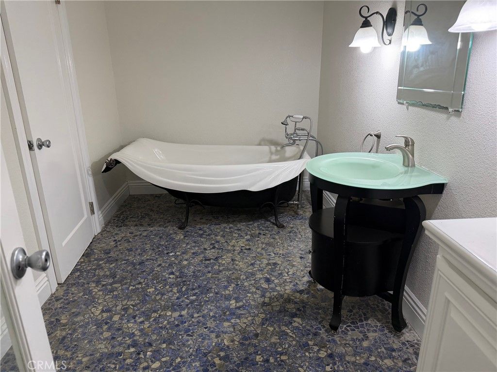 Image 21 of property listing at 2253 Martin, Irvine, CA 92612