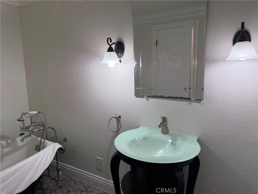 Image 31 of property listing at 2253 Martin, Irvine, CA 92612