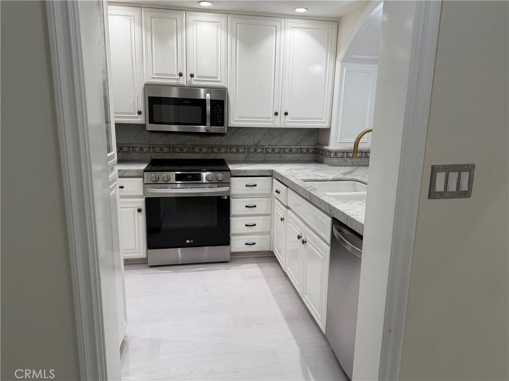 Image 33 of property listing at 2253 Martin, Irvine, CA 92612