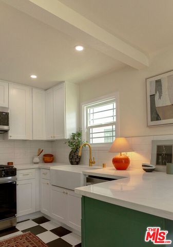 1462 Burnside Avenue, Los Angeles, CA 90019