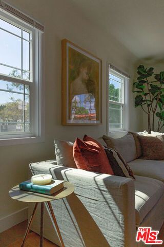 1462 Burnside Avenue, Los Angeles, CA 90019