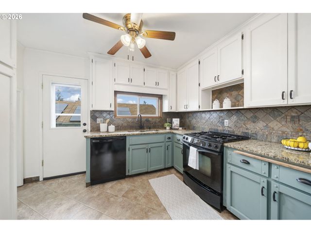 515 PEARL St, Oregon City, OR 97045