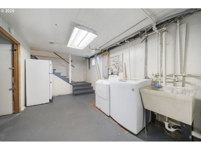 515 PEARL St, Oregon City, OR 97045