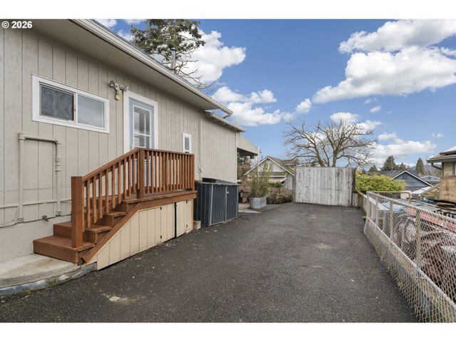 515 PEARL St, Oregon City, OR 97045