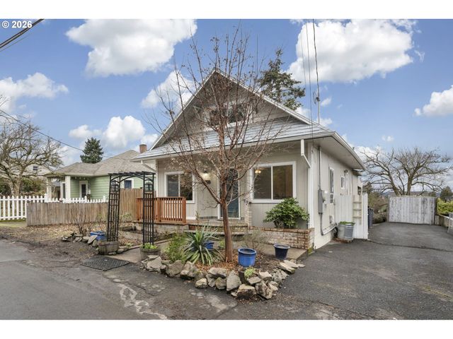 515 PEARL St, Oregon City, OR 97045