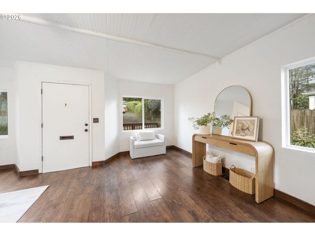 515 PEARL St, Oregon City, OR 97045