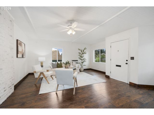 515 PEARL St, Oregon City, OR 97045