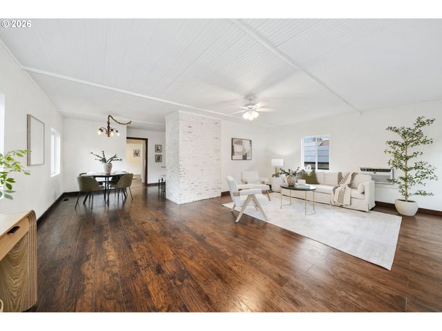 515 PEARL St, Oregon City, OR 97045