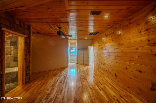 431 Thomas Loop Rd, Sevierville, TN 37876