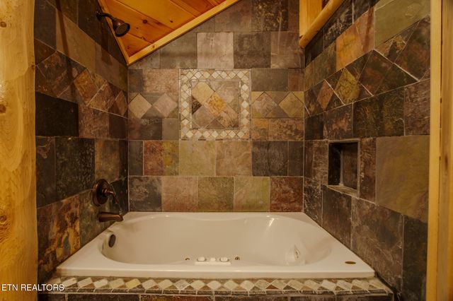 431 Thomas Loop Rd, Sevierville, TN 37876