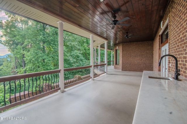 431 Thomas Loop Rd, Sevierville, TN 37876