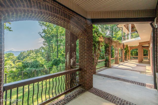 431 Thomas Loop Rd, Sevierville, TN 37876