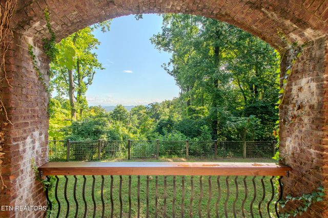 431 Thomas Loop Rd, Sevierville, TN 37876