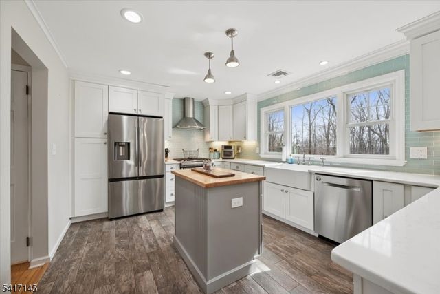 13 Forest View Dr, Washington Twp., NJ 07853