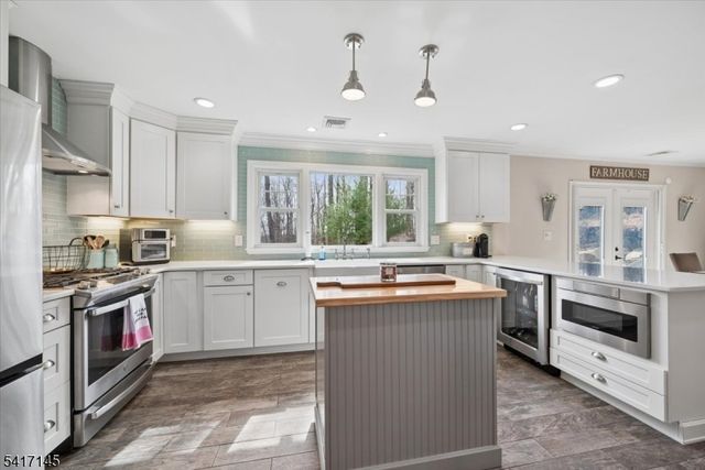 13 Forest View Dr, Washington Twp., NJ 07853