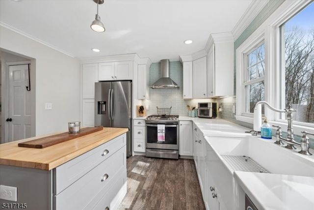 13 Forest View Dr, Washington Twp., NJ 07853