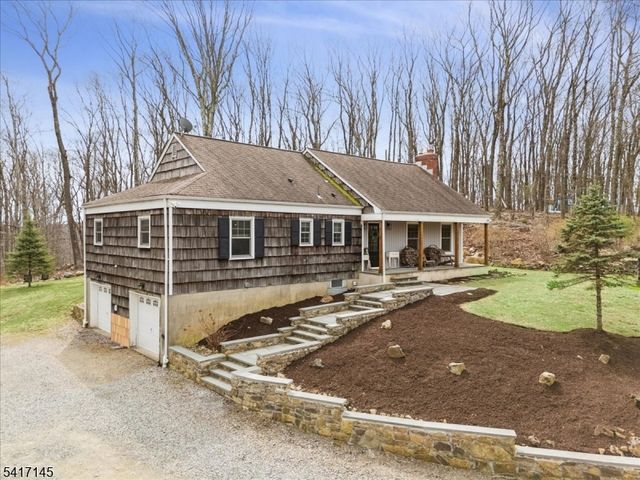 13 Forest View Dr, Washington Twp., NJ 07853