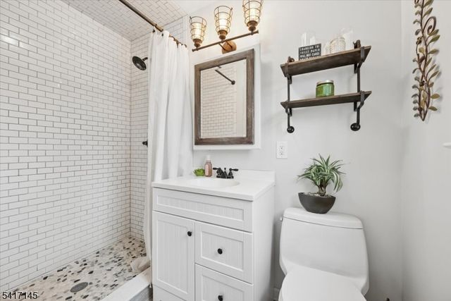 13 Forest View Dr, Washington Twp., NJ 07853