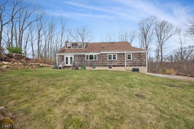 13 Forest View Dr, Washington Twp., NJ 07853