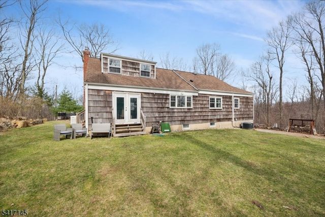 13 Forest View Dr, Washington Twp., NJ 07853