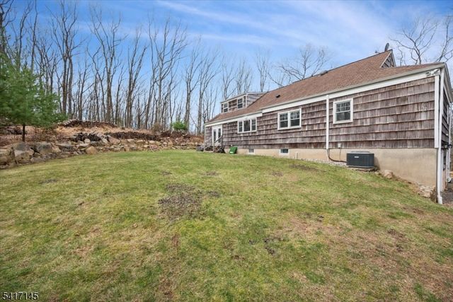 13 Forest View Dr, Washington Twp., NJ 07853