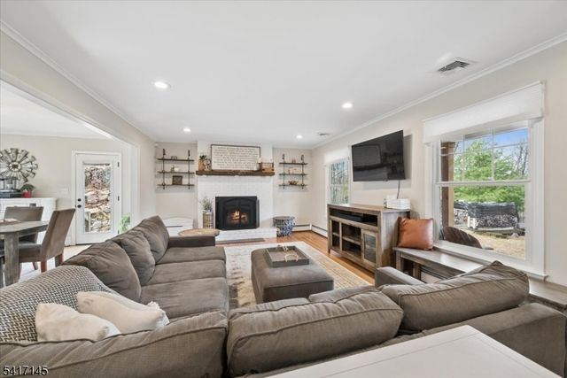 13 Forest View Dr, Washington Twp., NJ 07853