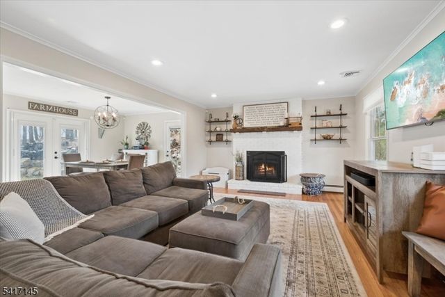 13 Forest View Dr, Washington Twp., NJ 07853