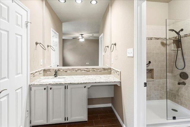 10819 Crown Colony DR 40, Austin, TX 78747