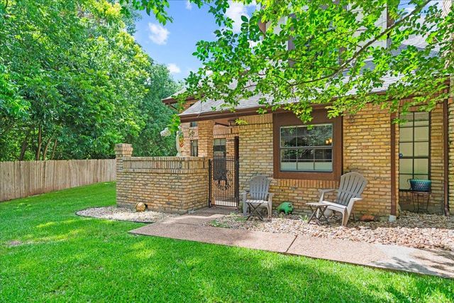 10819 Crown Colony DR 40, Austin, TX 78747
