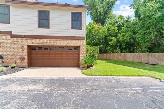10819 Crown Colony DR 40, Austin, TX 78747