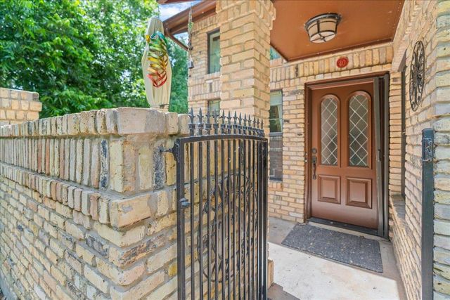 10819 Crown Colony DR 40, Austin, TX 78747