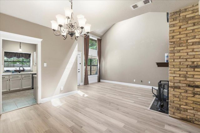 10819 Crown Colony DR 40, Austin, TX 78747