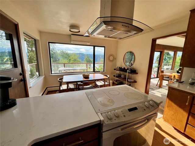 13740 42nd Avenue NE, Seattle, WA 98125